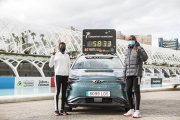 Senbere Teferi and Rhonex Kipruto ahead of the Valencia Half Marathon (Organisers)