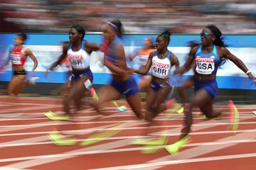 The USA and British teams in action in the women's 4x100m relay at the IAAF World Championships London 2017 (Getty Images)