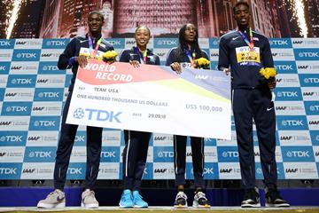 Mixed 4x400m relay team members Wilbert London, Allyson Felix, Courtney Okolo, and Michael Cherry at the IAAF World Athletics Championships Doha 2019 (Getty Images)