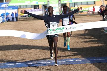 Leonard Kipkemoi Bett wins the Cinque Mulini (Giancarlo Colombo)